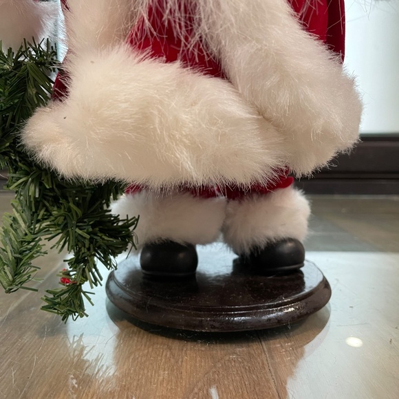 Excellent Condition Santa Statue - Picture 4 of 10
